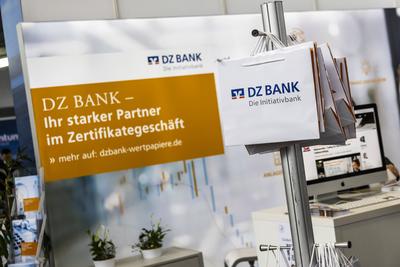 DZ Bank, Die Initiativbank. Messe INVEST 2024. Rund 130 Aussteller aus der Finanzbranche bieten Expertenwissen rund um G-stock-foto