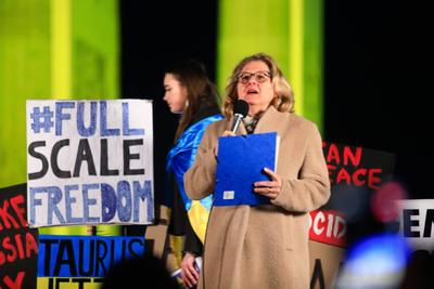 Demo Anl?sslich des dritten Jahrestages des Beginns des Krieges von Russland gegen die Ukraine-stock-photo