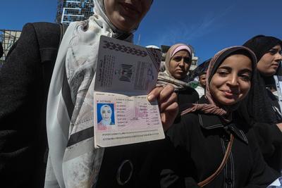 Palestinian students take part in a protest to demand the opening of the crossing to exit and study at universities-stock-foto