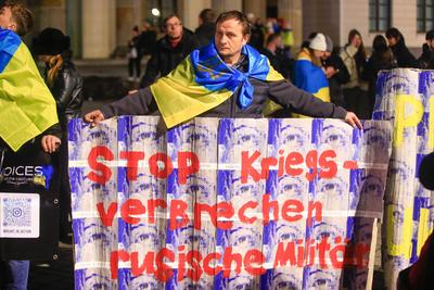 Demo Anl?sslich des dritten Jahrestages des Beginns des Krieges von Russland gegen die Ukraine-stock-photo