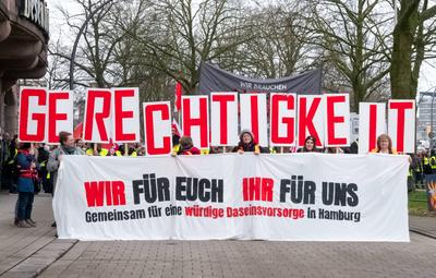 Warnstreik der Besch?ftigten der Freien und Hansestadt Hamburg-stock-foto