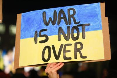 Demo Anl?sslich des dritten Jahrestages des Beginns des Krieges von Russland gegen die Ukraine-stock-photo