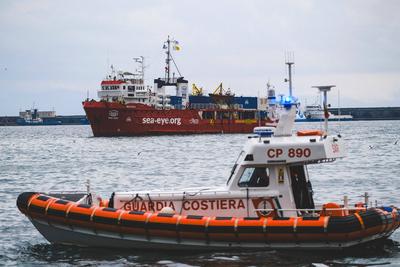 News - Italy: Sea Eye 4, 41 migrants rescued-stock-foto