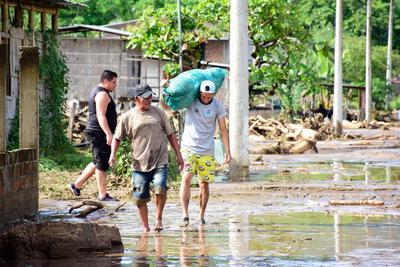 PORTOVIEJO-INUNDACIONES-CALDERON-stock-foto