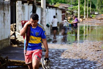 PORTOVIEJO-INUNDACIONES-CALDERON-stock-foto