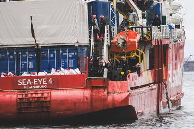 News - Italy: Sea Eye 4, 41 migrants rescued-stock-foto