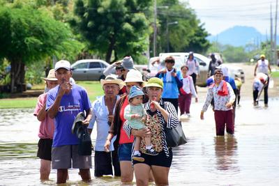 PORTOVIEJO-INUNDACIONES-CALDERON-stock-foto
