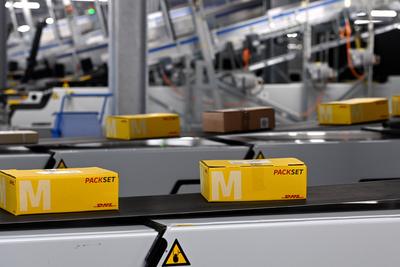 Deutsche Post DHL nimmt groessten Paket Standort Deutschlands am 20.03.2023 in Betrieb. Bearbeituing von bis zu 72000 Pa-stock-foto