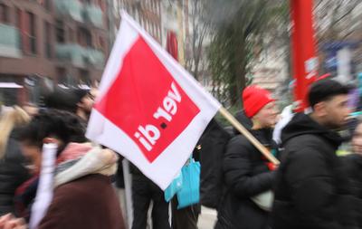 Warnstreik der Nachwuchskr?fte aus verschiedenen Bereichen des ?ffentlichen Dienstes darunter Pflege (UKE/Asklepios), Ha-stock-foto
