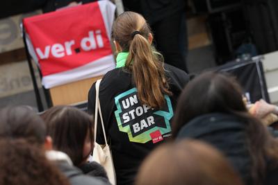 Warnstreik der Nachwuchskr?fte aus verschiedenen Bereichen des ?ffentlichen Dienstes darunter Pflege (UKE/Asklepios), Ha-stock-foto