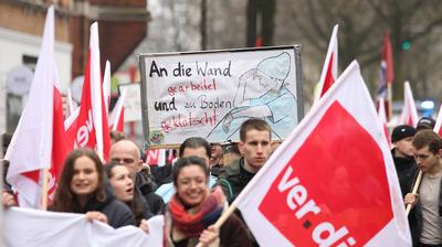 Warnstreik der Nachwuchskr?fte aus verschiedenen Bereichen des ?ffentlichen Dienstes darunter Pflege (UKE/Asklepios), Ha-stock-foto