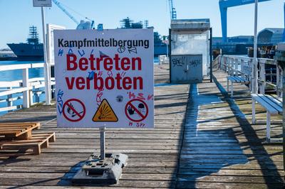 Kiel, Deutschland, 20. Febr. 2025 Kieler Hafen im Februar 2025 der Bereich der Seegartenbr?cke ist wegen einer Kampfmitt-stock-photo