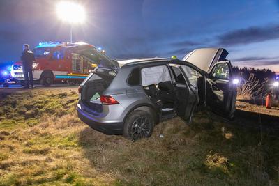 Schwerer Verkehrsunfall im Vogtland ? PKW kollidiert mit entgegenkommenden LKW-stock-foto