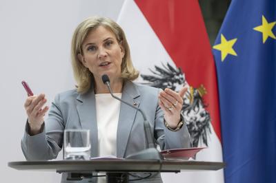 20250227 Praesentation des Regierungsprogramms-stock-photo