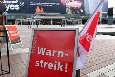 Ver.di ruft Bodenpersonal  und Sicherheistpersonal zu Warnstreik auf-stock-foto