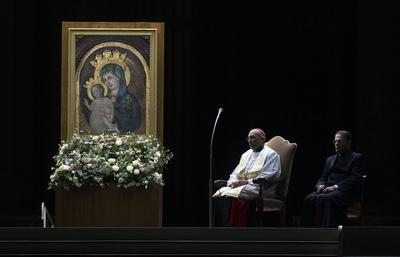 ITALY -  ROSARY PRAYER HELD FOR THE HEALTH OF POPE FRANCIS IN ST PETER'S SQUARE AT THE VATICAN   - 2025/2/27-stock-foto