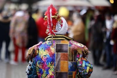 Weiberfastnacht in K?ln 2025-stock-foto