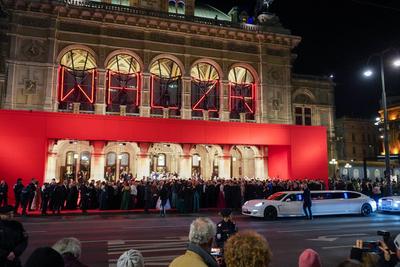 ?sterreich, Europa, Wien, Wiener Opernball, Wiener Staatsoper, Ball der B?lle, Opernring, Festveranstaltung, Gala, roter-stock-foto