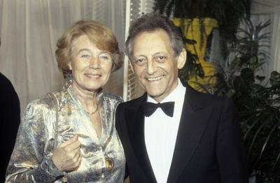 Hans Rosenthal mit Ehefrau Traudl 12 86 rag TV Fernsehen Moderation Mann seri?s festlich stehend l?c-stock-foto