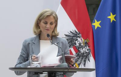 20250227 Praesentation des Regierungsprogramms-stock-photo