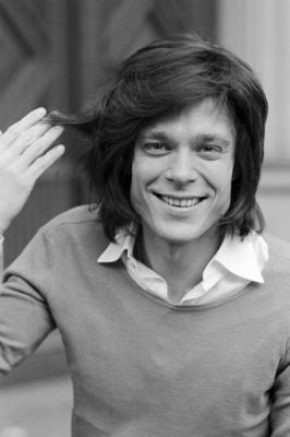 J?rgen Drews Hat die Haare sch?n: J?rgen Drews, deutscher Schlagers?nger, Deutschland um 1981. Nice hairdo: Juergen Drew-stock-foto