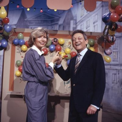 Rate mal mit Rosenthal Quizshow Deutschland 1986 Moderator Hans Rosenthal mit Assistentin Monika-stock-photo