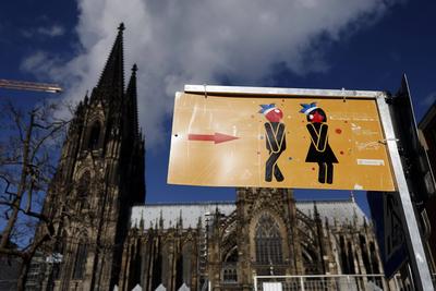 Weiberfastnacht in K?ln 2025-stock-foto