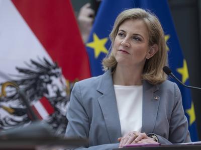 20250227 Praesentation des Regierungsprogramms-stock-photo