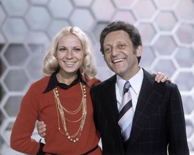DALLI DALLI Rate Quiz Dalli Dalli mit HANS ROSENTHAL und Assistentin MONICA SUNDERMANN 70er Jahre-stock-foto