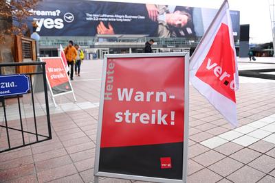 Ver.di ruft Bodenpersonal  und Sicherheistpersonal zu Warnstreik auf-stock-foto