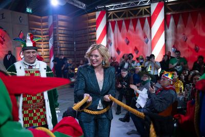 CDU Politikerin Julia KLOECKNER vor dem Stockacher Narrengericht-stock-foto