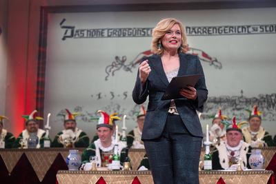 CDU Politikerin Julia KLOECKNER vor dem Stockacher Narrengericht-stock-foto