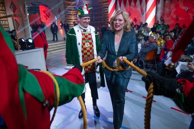 CDU Politikerin Julia KLOECKNER vor dem Stockacher Narrengericht-stock-foto