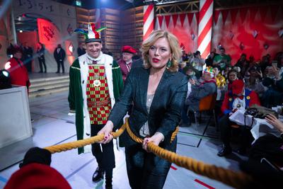 CDU Politikerin Julia KLOECKNER vor dem Stockacher Narrengericht-stock-foto
