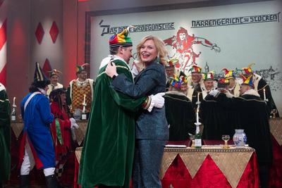 CDU Politikerin Julia KLOECKNER vor dem Stockacher Narrengericht-stock-foto