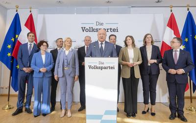 20250228 OEVP stellt ihr Regierungsteam vor-stock-foto