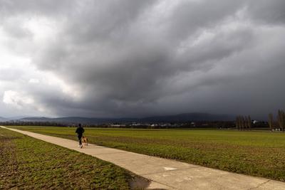 Aufziehender Gewitterschauer-stock-foto