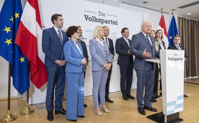 20250228 OEVP stellt ihr Regierungsteam vor-stock-foto