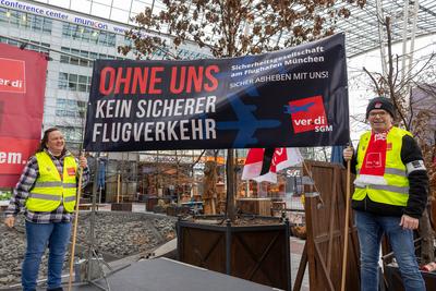 Verdi Kundgebung am M?nchner Flughafen, M?nchen, 28.02.2025-stock-foto