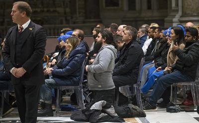 ITALY -  ROSARY PRAYER HELD FOR THE HEALTH OF POPE FRANCIS IN ST PETER'S SQUARE AT THE VATICAN   - 2025/3/1-stock-foto