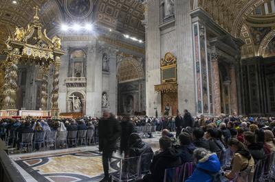 ITALY -  ROSARY PRAYER HELD FOR THE HEALTH OF POPE FRANCIS IN ST PETER'S SQUARE AT THE VATICAN   - 2025/3/1-stock-foto