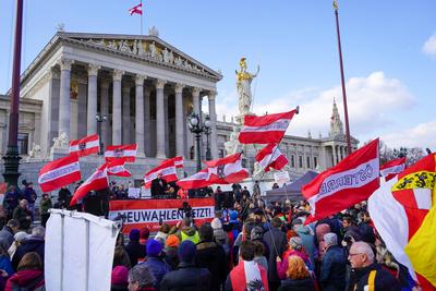 Wien, Europa, 1. M?rz 2025, Demonstration, Neuwahlen jetzt!, Protest, ?VP, SP?, NEOS, Regierungskritik, Wahlkampf, polit-stock-photo