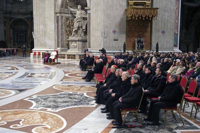 ITALY -  ROSARY PRAYER HELD FOR THE HEALTH OF POPE FRANCIS IN ST PETER'S SQUARE AT THE VATICAN   - 2025/3/1-stock-foto