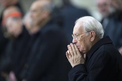 ITALY -  ROSARY PRAYER HELD FOR THE HEALTH OF POPE FRANCIS IN ST PETER'S SQUARE AT THE VATICAN   - 2025/3/1-stock-foto