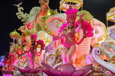 Parade of the colorado do bras samba school in sao paulo.-stock-foto