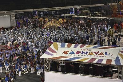 Parade of the colorado do bras school in sao paulo-stock-foto