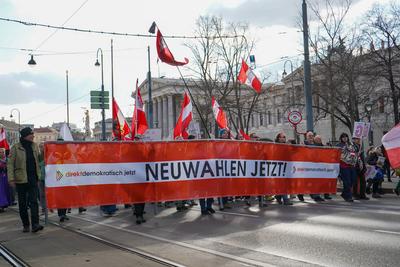 Wien, Europa, 1. M?rz 2025, Demonstration, Neuwahlen jetzt!, Protest, ?VP, SP?, NEOS, Regierungskritik, Wahlkampf, polit-stock-photo