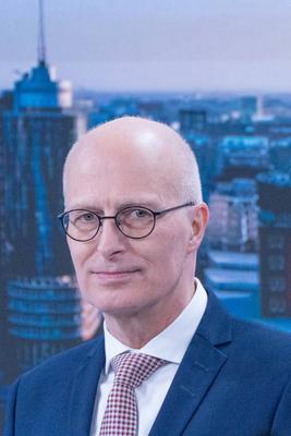 Wahl zur Hamburgischen B?rgerschaft am 2. M?rz 2025 ? Wahlabend Medienzentrum im CCH ? Peter Tschentscher, Erster B?rgermeister und Spitzenkandidat SPD im ZDF-Wahlstudio-stock-foto