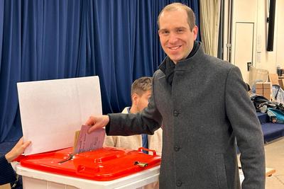 Dennis Thering - CDU Spitzenkandidat hat gew?hlt-stock-foto