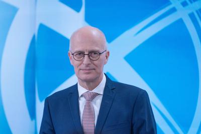 Wahl zur Hamburgischen B?rgerschaft am 2. M?rz 2025 ? Wahlabend Medienzentrum im CCH ? Peter Tschentscher, Erster B?rgermeister und Spitzenkandidat SPD im ZDF-Wahlstudio-stock-foto